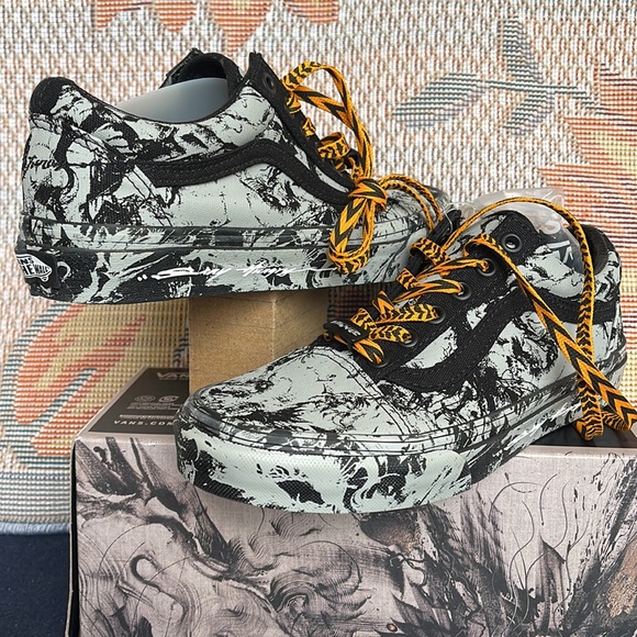 Vans WMNS Old Skool
Year Of The Tiger Black/Gray 
VN0A3WKTN42
Sneakers - Picture 9 of 16